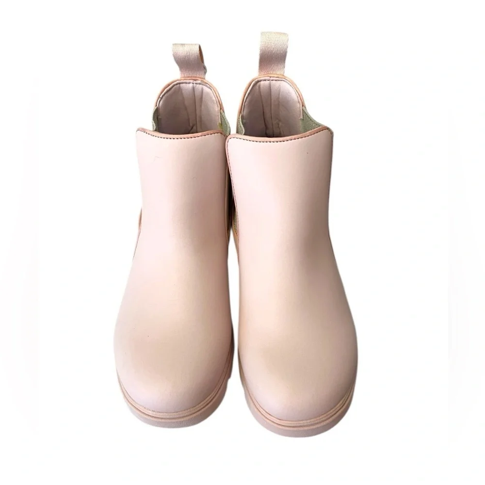 NWT Native Kensington Treklite Chelsea Light Pink Ankle Boots